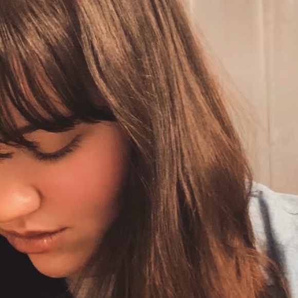 Meet your Posher, Becca - Picture 1 of 5